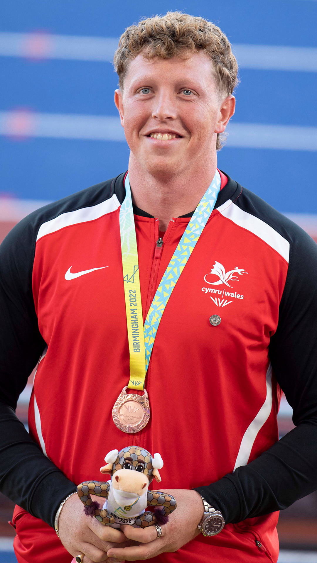 Harrison celebrating his bronze medal at Commonwealth Games 2022