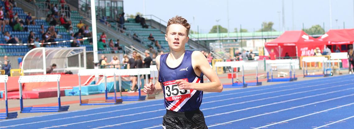 Iwan Thomas Banner.png