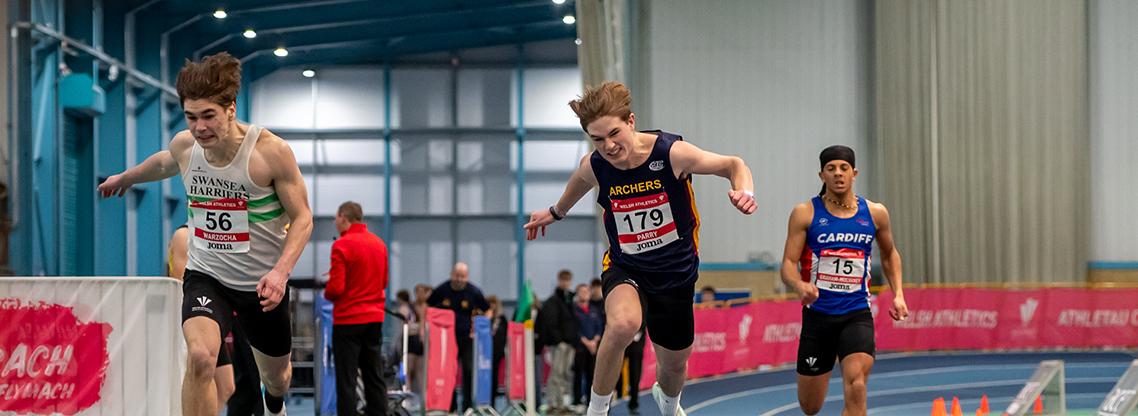 U20 men athletes battle to the finish line.