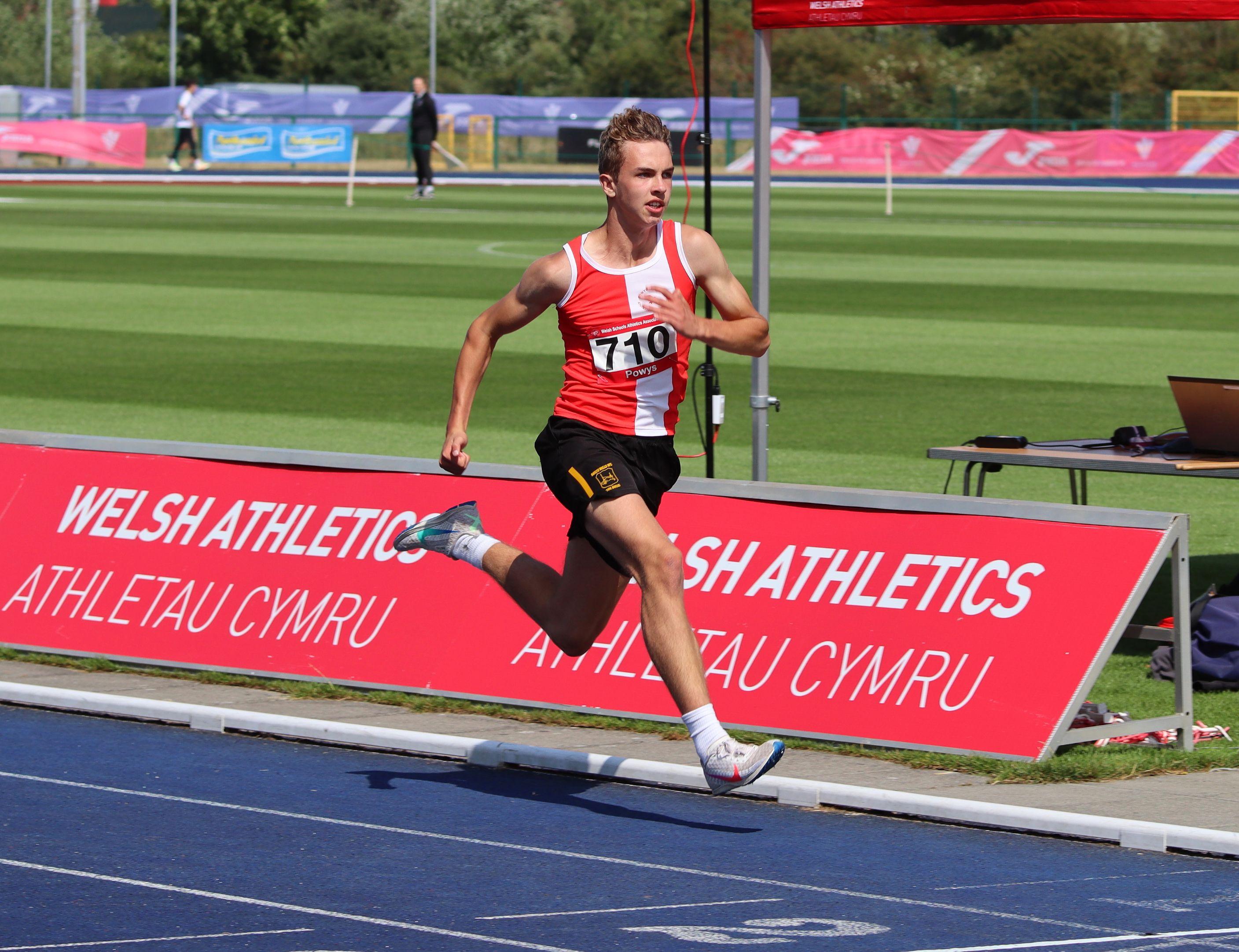 Max Evans POW wins U15B-JB 100m.jpg
