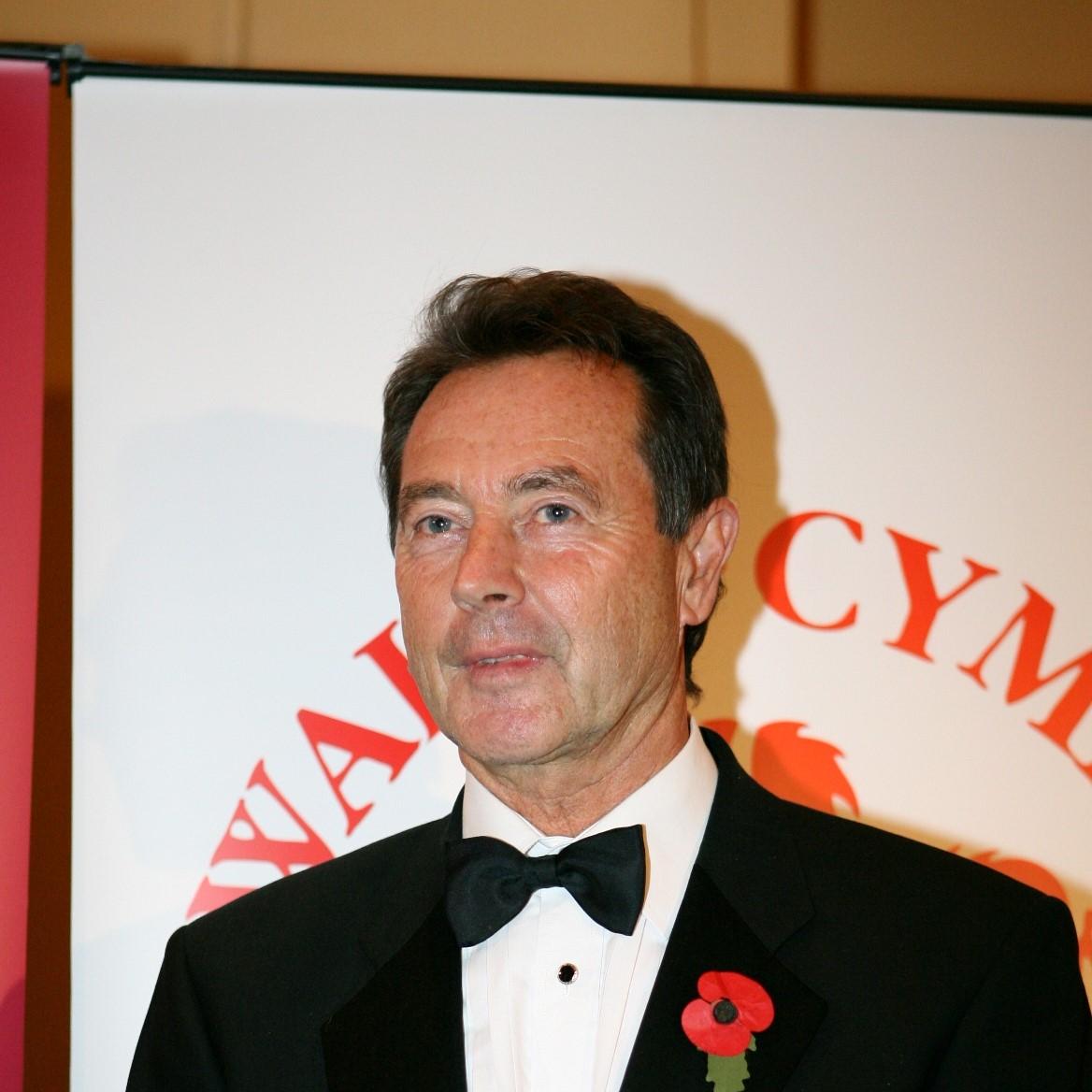 Lyn Davies Hall of Fame Square.jpg